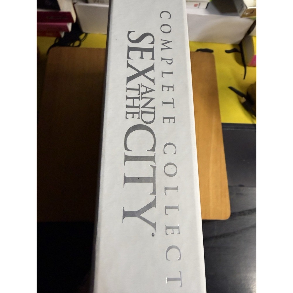 The Complete Collection Sex and the City Hardcover Box Set Carrie Bradshaw - Picture 11 of 16